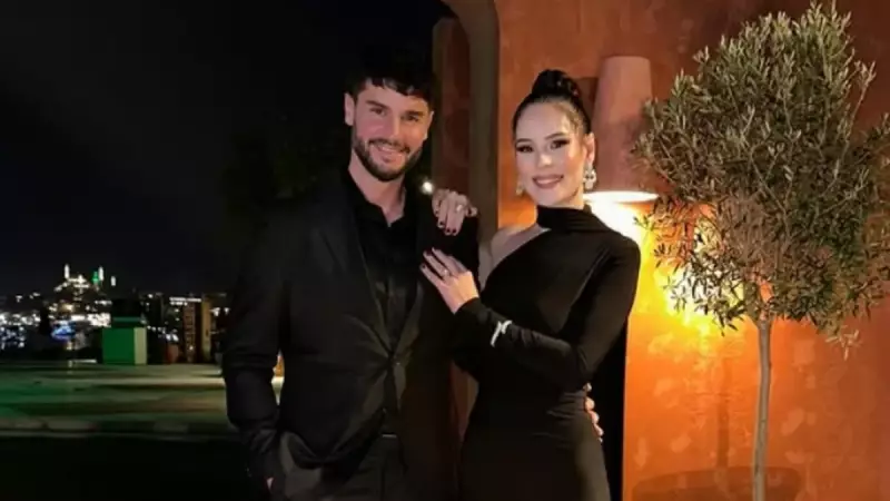 Berk Oktay ve Yıldız Çağrı Atiksoy'dan Mutlu Aile Pozu! Kriz İddialarını Sildiler