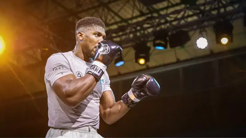Boksör Anthony Joshua Trafik Kazası Geçirdi: 2 Ölü