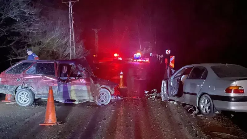 Bolu'da İki Araç Çarpıştı: 6 Yaralı, 1 Kişinin Durumu Ağır