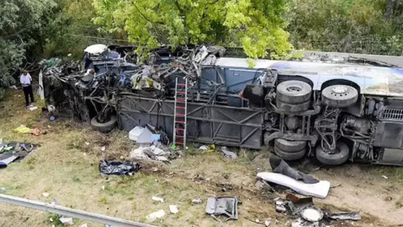 Cezayir'de Otobüs Kazası: 13 Ölü, 35 Yaralı