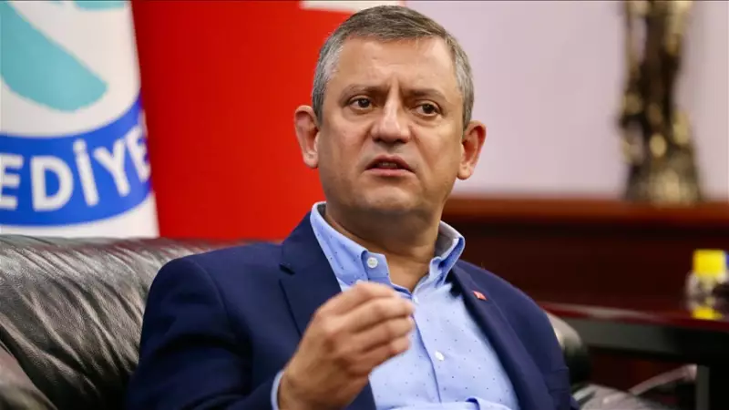 CHP Lideri Özel, Hüsamettin Cindoruk'un Sağlık Durumunu Öğrendi