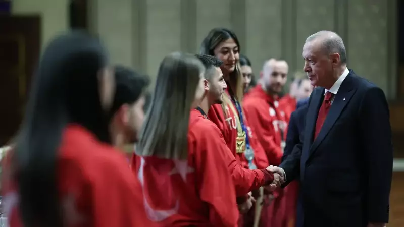 Cumhurbaşkanı Erdoğan, Farklı Branşlardan Şampiyon Sporcuları Külliyede Ağırladı