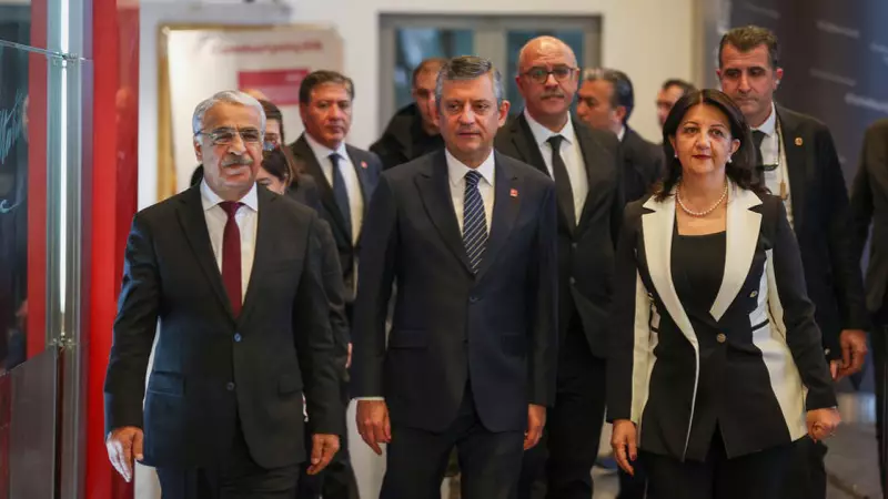 DEM Parti Heyeti CHP'yi Ziyaret Etti: Barış ve Diyalog Vurgusu