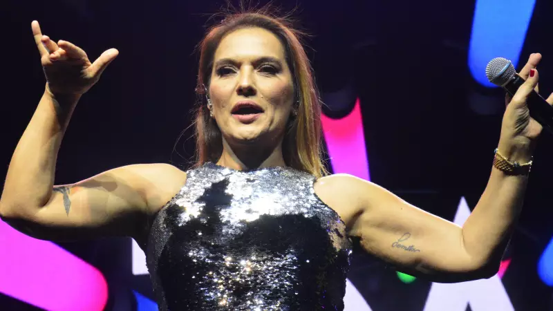 Demet Akalın, 450 Bin TL'lik Lüks Çanta ile Kendini Şımarttı