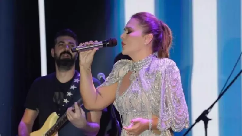 Demet Akalın'dan Eski Dostluk Mesajı: Ebru Gündeş ile 2000 Yılından Fotoğraf Paylaştı