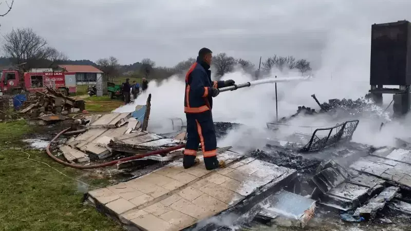 Edirne Keşan'da İki Köyde Çıkan Yangınlar 2 Evi Kullanılamaz Hale Getirdi