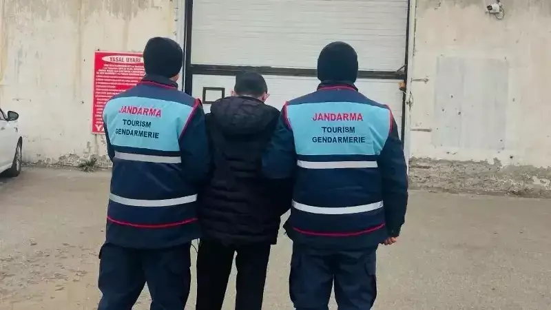 Erzurum'da 17 Yıl 8 Aylık Aranan Şahıs Uyuşturucu ve Silah Suçlarından Yakalandı
