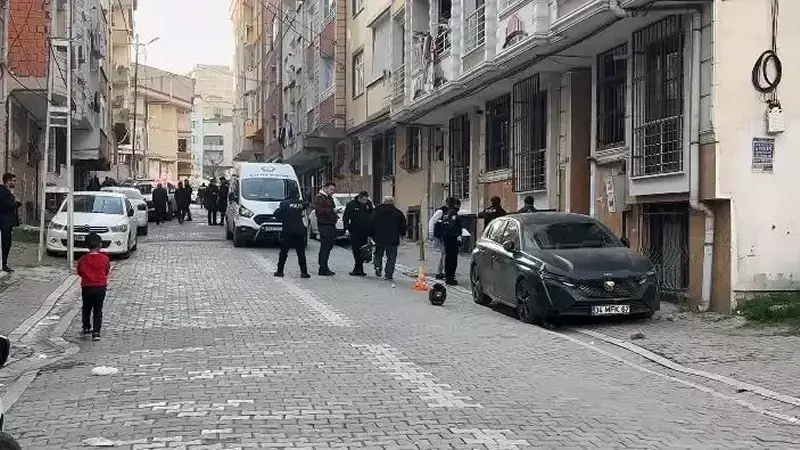 Esenyurt'ta Motosikletli Silahlı Saldırı: 3 Yaralı