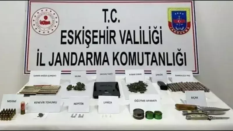 Eskişehir'de Araç İçinde Uyuşturucu Operasyonu: 2 Gözaltı