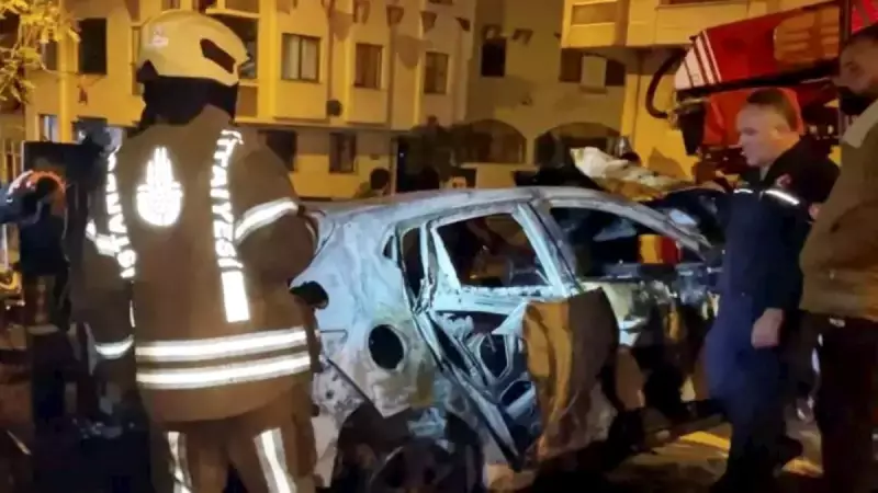 Eyüpsultan'da Park Halindeki 2 Araç Alev Aldı: Patlamalar Yaşandı