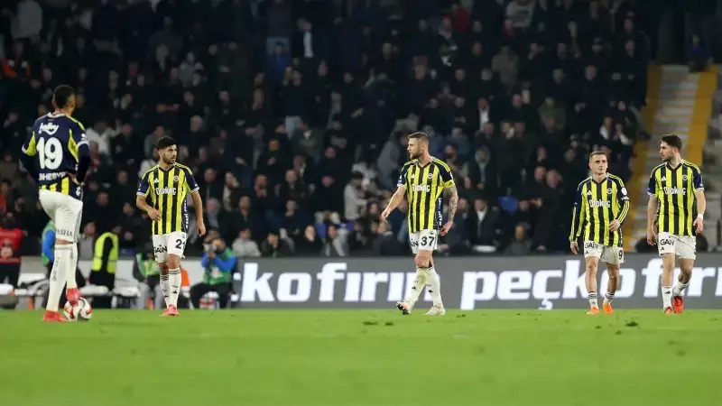Fenerbahçe Başakşehir Beraberliği ile Zirveden Uzaklaştı: En-Nesyri'ye Tepki Yağdı
