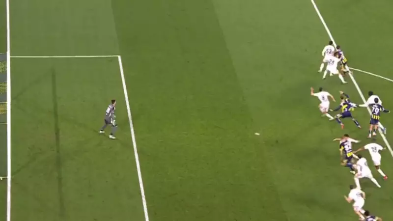 Fenerbahçe, Beşiktaş Derbisinde VAR'ın İşaret Ettiği Penaltıyı Kazandı