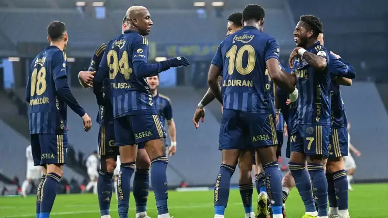Fenerbahçe, Eyüpspor'u 3-0 Yenerek Liderliğe Yükseldi