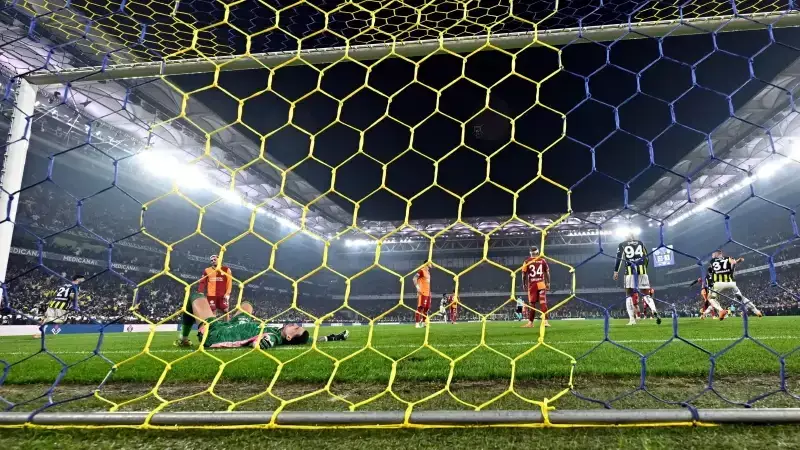 Fenerbahçe-Galatasaray Derbisinde Skandal Hakem Kararı: Ahmet Çakar'dan Çarpıcı İtiraf