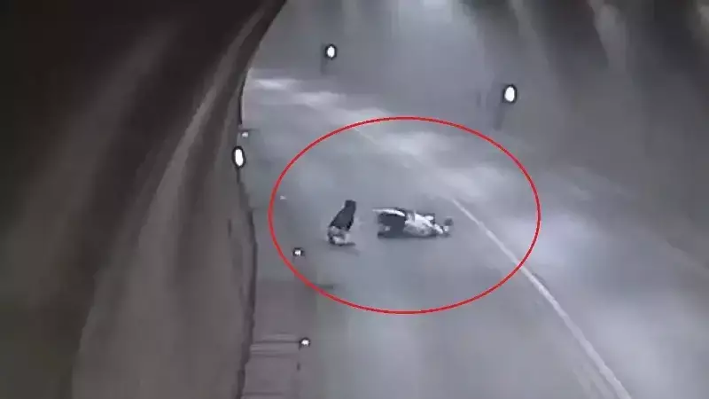 Ferhat Tüneli'nde Motosiklet Kazası: Sürücü Kasksız Çarpışmadan Yürüyerek Ayrıldı