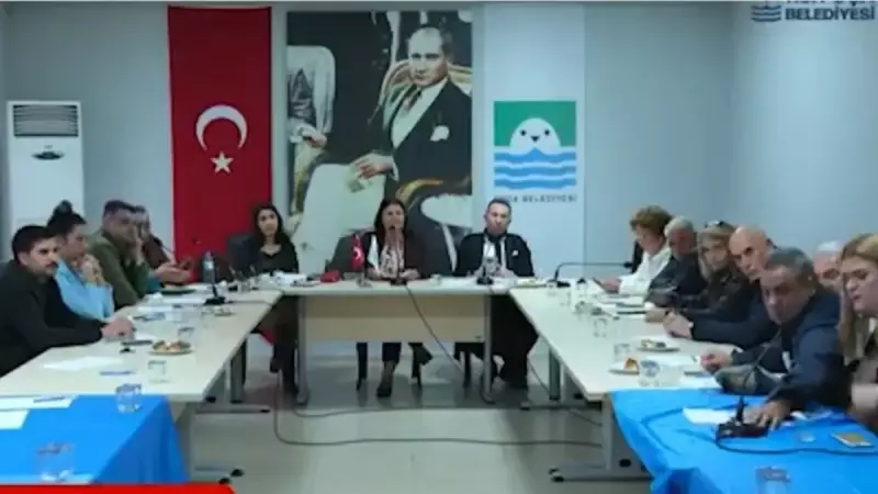 Foça'da CHP'li Üye Taşınmaz Satışlarına İsyan Etti: 'Ret Oyu Vereceğim'