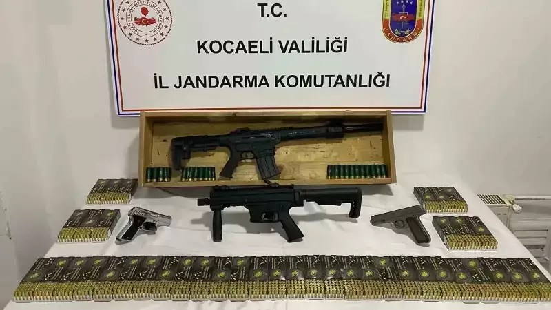 Gebze'de Kaçakçılık Operasyonu: 2 Bin 61 Tabanca Fişeği Yakalandı