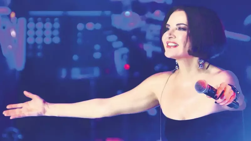 Göksel'den Şaşırtan İtiraf: 'Artık Bu Şarkıyı Gülümseyerek Söylüyorum'