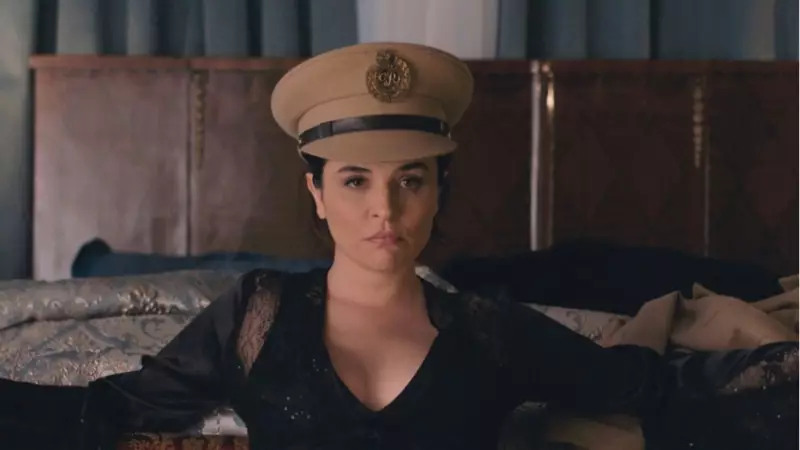 Gonca Vuslateri: Çocukluk Hayalim Askerlikti, Sanat Benim Yangın Merdivenim Oldu