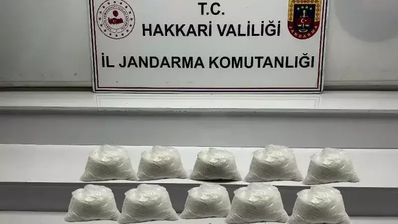 Hakkari'de Narkotik Operasyonu: 10 Kiloya Yakın Metamfetamin Ele Geçirildi