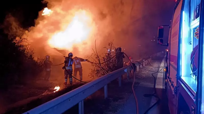 Hatay'da TIR Devrildi ve Alev Aldı: 2 Kişi Hayatını Kaybetti