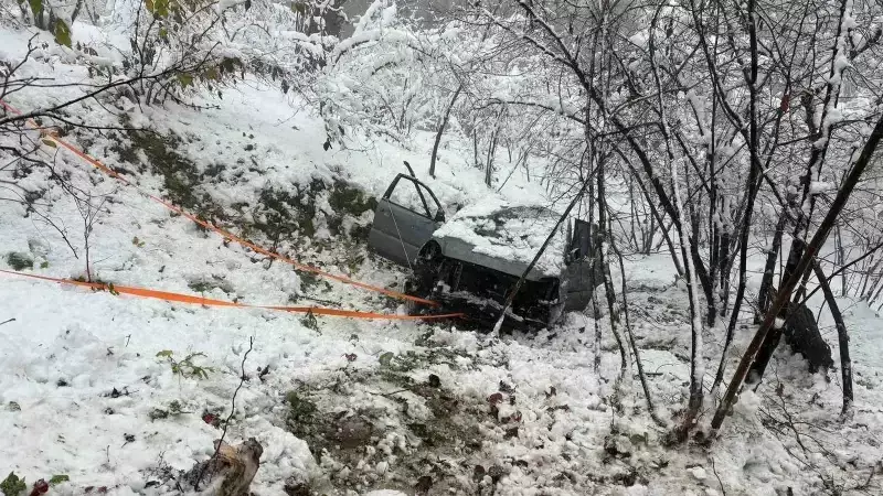 Hendek'te Kar Nedeniyle Meydana Gelen Kaza: 3 Yaralı