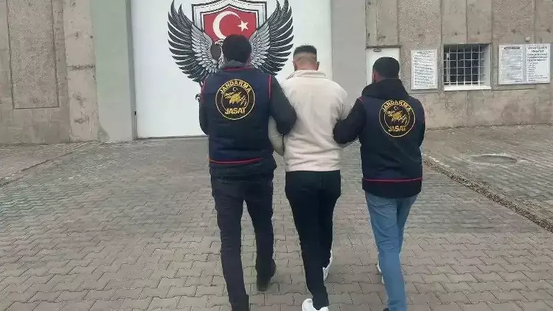 Iğdır'da 26 Yıl Hapis Cezalı Aranan Şahıs Kaçakçılık ve Uyuşturucu Suçlarından Yakalandı