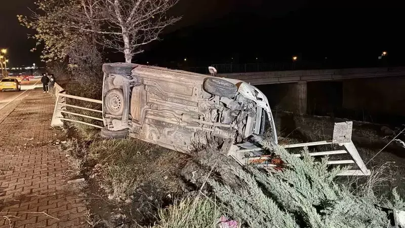 Karabük'te Trafik Kazası: 3 Yaralı, Araç Devrildi
