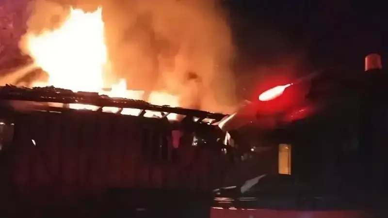 Kastamonu'da Ahşap Ev Yangını: İki Katlı Konut Kullanılamaz Hale Geldi