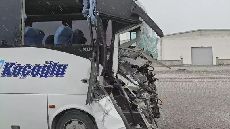 Kayseri'de İşçi Servisi TIR'a Arkadan Çarptı: 22 Yaralı