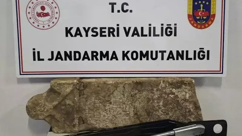 Kayseri'de Roma Dönemine Ait 1900 Yıllık Mezar Steli Ele Geçirildi