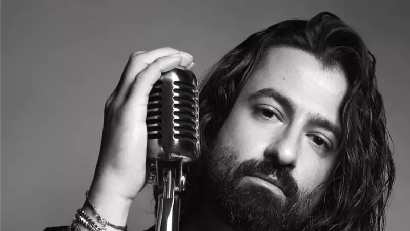 Koray Avcı'dan Sahnede Para Atan Hayrana Sert Tepki: 'Paraya İhtiyacımız Yok'