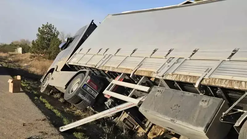 Kırıkkale'de Tır Devrildi: 5 Büyükbaş Hayvan Telef Oldu