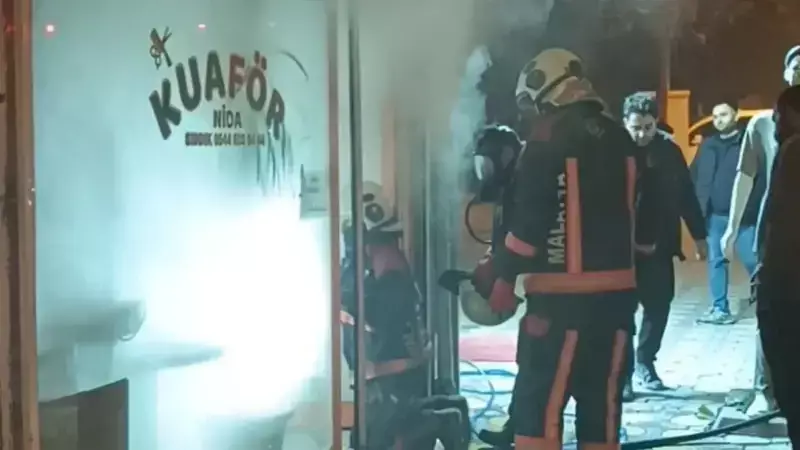 Malatya'da İş Yeri Yangını İtfaiye Ekiplerince Kontrol Altına Alındı