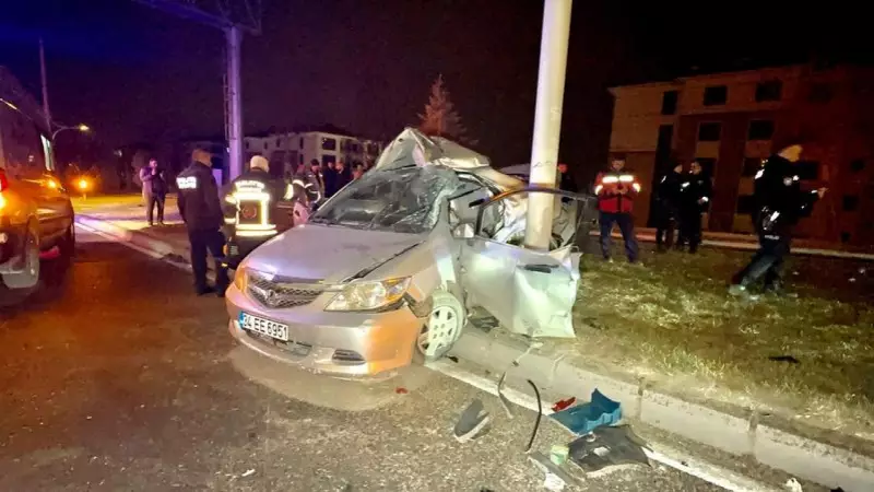 Malatya'da Feci Kaza: Kontrolden Çıkan Araç Trambüs Direğine Çarptı, 1 Ölü