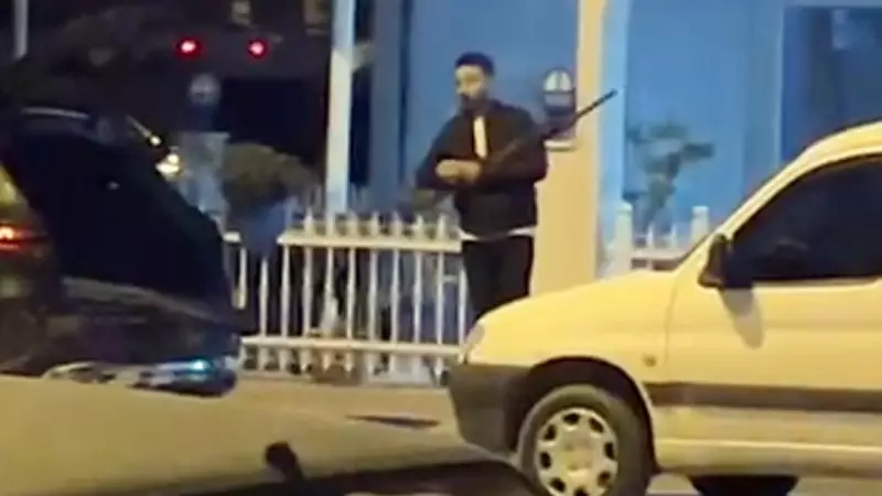 Manavgat'ta Dehşet: Alkollü Sürücü 2 Araca Çarpıp Restoran İşletmecisini Pompalı Tüfekle Yaraladı