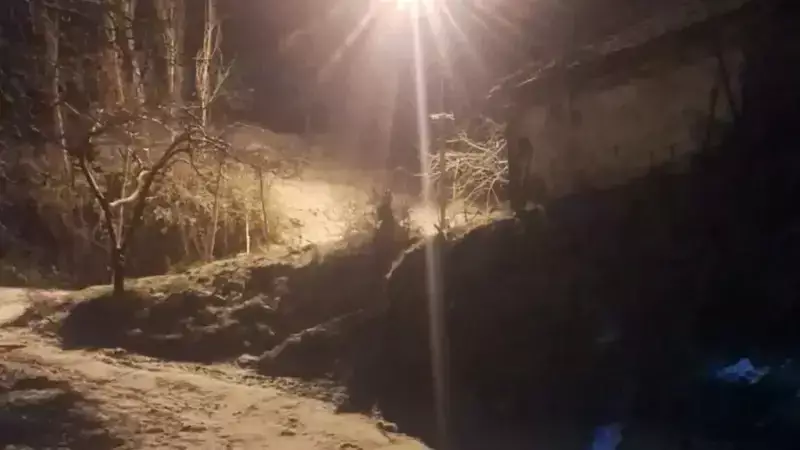 Manisa Alaşehir'e İlk Kar Düştü: Beyaz Örtü 10 Santimetreyi Buldu