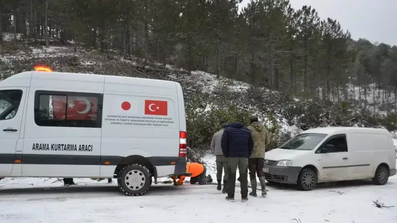 Manisa'da 3 Avcı Kar Altında Mahsur Kaldı, 2 Saatlik Operasyonla Kurtarıldı