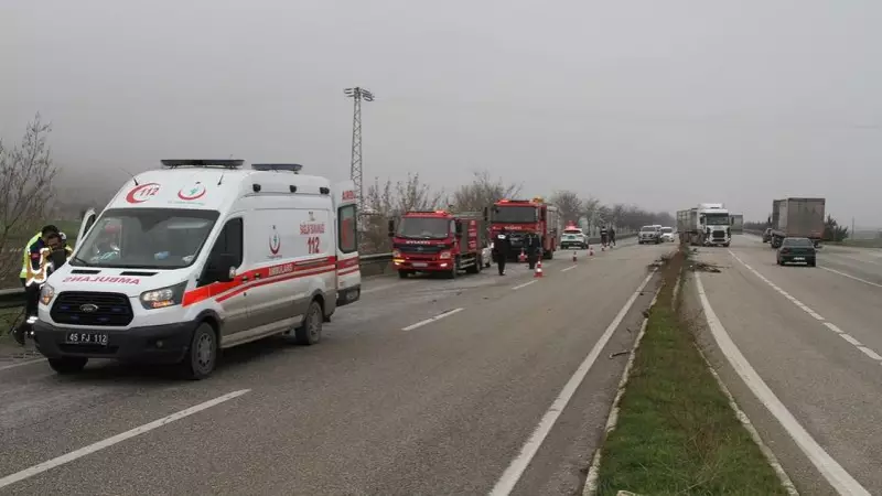 Manisa'da Trafik Kazası: Kontrolden Çıkan Otomobil Refüj ve Bariyerlere Çarptı, 1 Ölü