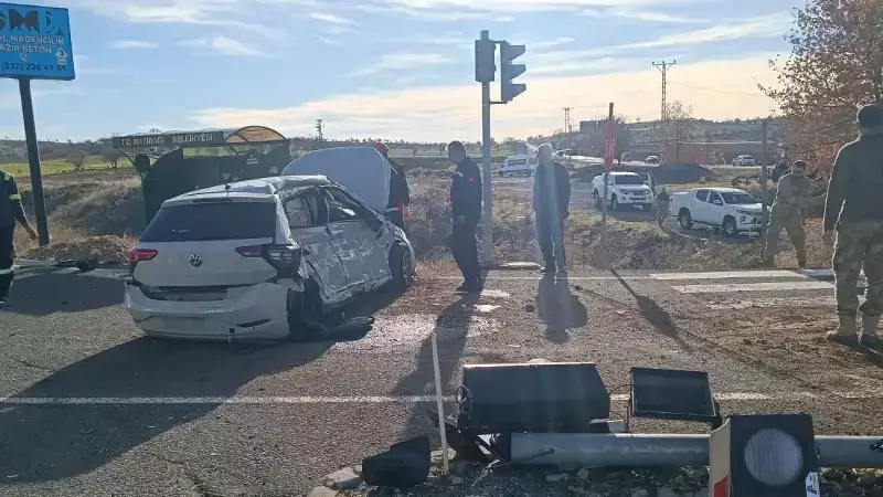 Mardin-Diyarbakır Yolunda TIR ile Otomobil Çarpıştı: 1 Ağır Yaralı