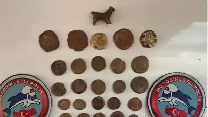 Mardin'de Tarihi Eser Operasyonu: 45 Sikke ve Hayvan Figürlü Heykel Ele Geçirildi