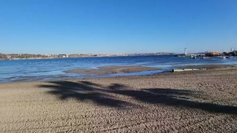 Marmaraereğlisi'nde Deniz 20 Metre Çekildi, Kum Adacıkları Ortaya Çıktı