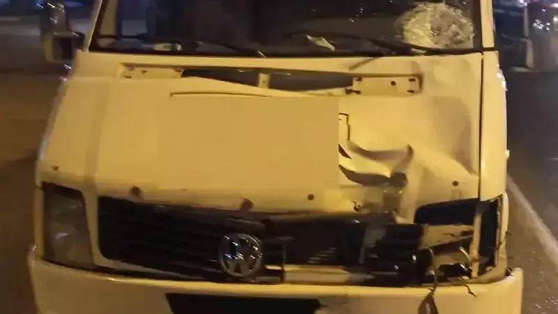 Mersin'de D-400'de Minibüs Çarpması: 13 Yaşındaki Çocuk Hayatını Kaybetti