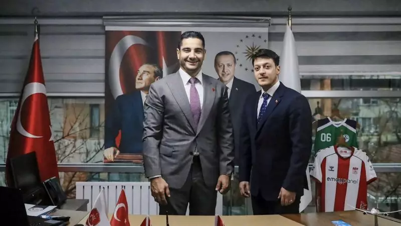 Mesut Özil, Taha Akgül'ü Makamında Ziyaret Etti