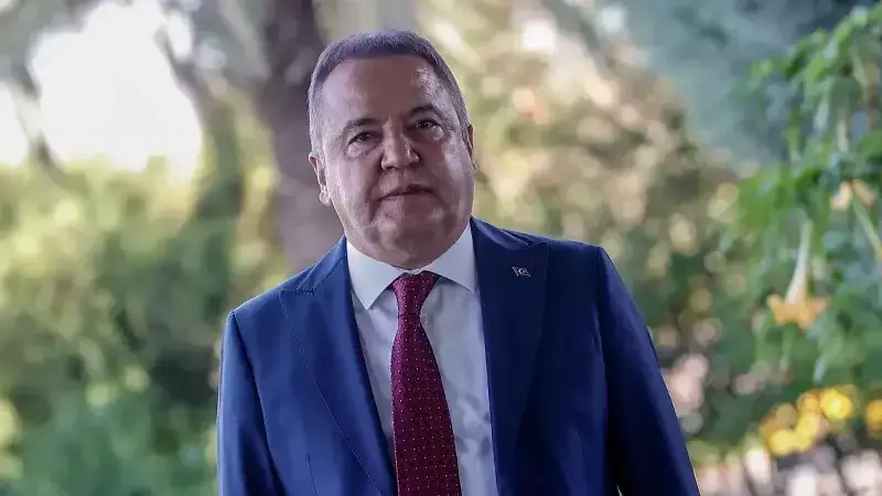 Muhittin Böcek Hastaneye Kaldırıldı: Rüşvet Soruşturması ve Sağlık Krizi