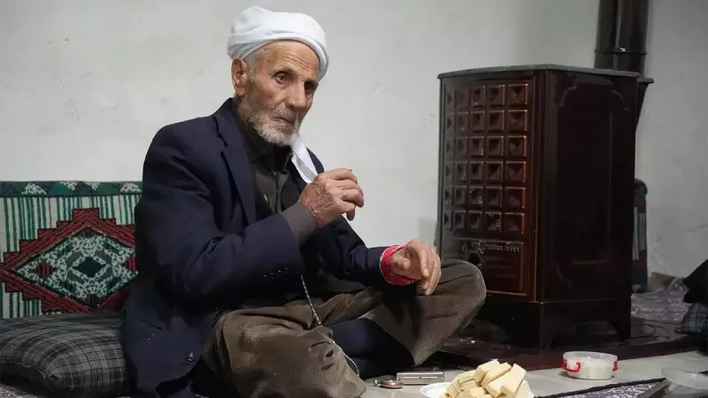 Muş'ta 86 Yaşındaki Dede 50 Yıldır Sadece Çay ve Gofretle Yaşıyor