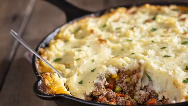 Çoban Böreği Tarifi: Patates Püresi ve Kıymanın Lezzet Buluşması