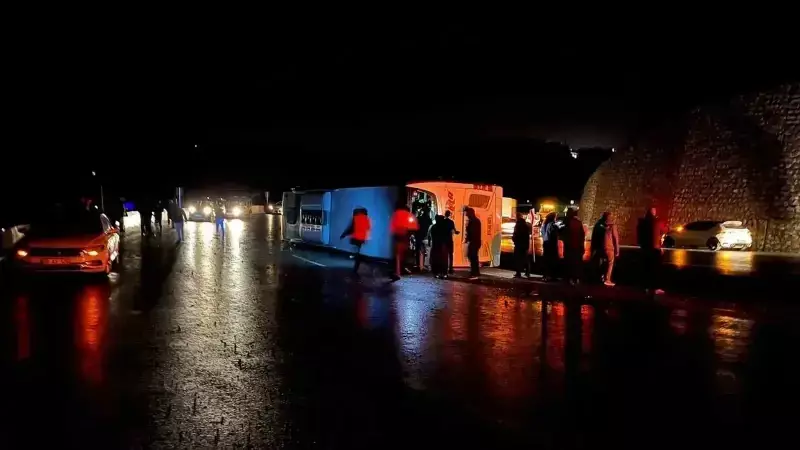 Osmaniye'de Yağmurda Devrilen Otobüs: 3 Yaralı