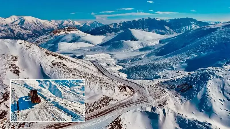 Pervari'de Kar Mücadelesi: 10 Köyün Yolu Açık Tutuluyor