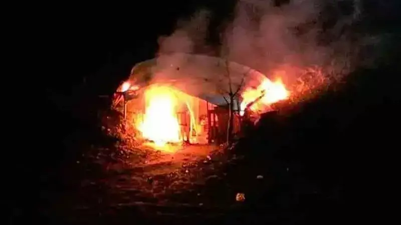 Salihiye'de Dere Kenarındaki Barakada Yangın: İçeride Çok Sayıda Alkol Şişesi Bulundu